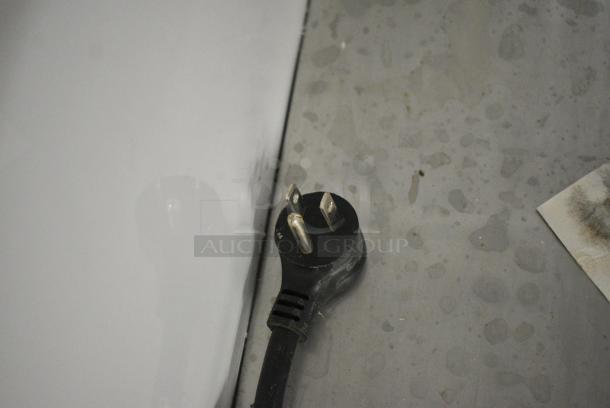 2021 True TSCI-600R-G-PH Metal Commercial Single Door Reach In Cooler Merchandiser. 115 Volts, 1 Phase. Tested and Powers On But Does Not Get Cold - Image 6 of 6