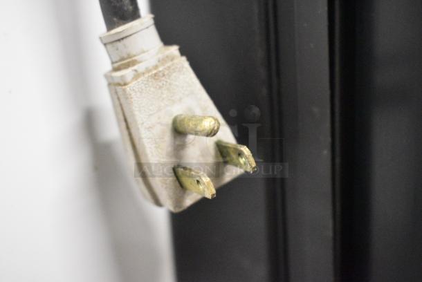 True GDM-41SL-60-LD Metal Commercial 2 Door Reach In Cooler Merchandiser. 115 Volts, 1 Phase. Tested and Working! - Image 6 of 6