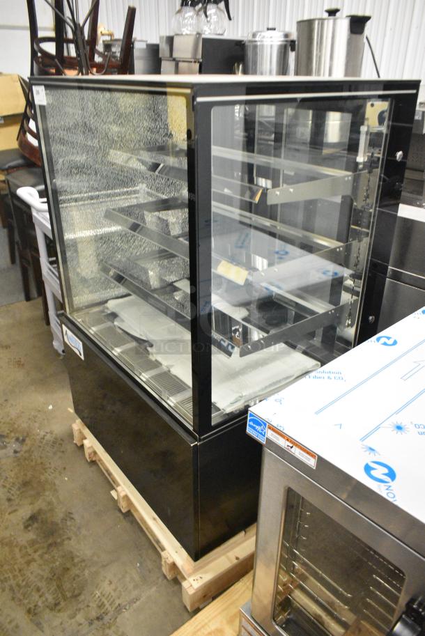 2024 Avantco 224BC36SB Metal Commercial Floor Style 36" Black Square Refrigerated Bakery Display Case with LED Lighting. See Pictures for Broken Glass. 115 Volts, 1 Phase. Tested and Working! - Image 3 of 6