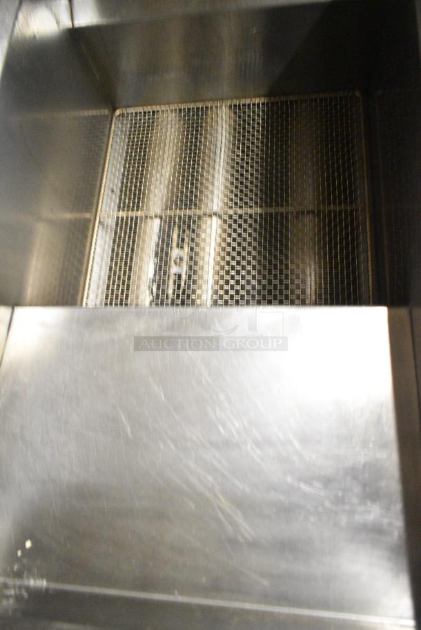 American Range AF-46 Stainless Steel Commercial Floor Style Natural Gas Powered Deep Fat Fryer. 40,000 BTU. - Image 4 of 7