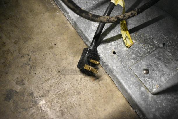 Master-Bilt BMG-48 Metal Commercial 2 Door Reach In Cooler Merchandiser. 115/208-230 Volts, 1 Phase. Tested and Powers On But Does Not Get Cold - Image 7 of 7