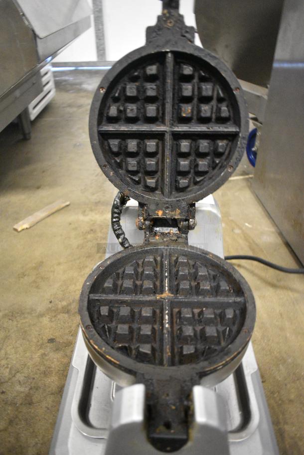Waring WW180X Stainless Steel Countertop Waffle Maker. 120 Volts, 1 Phase. Tested and Working! - Image 4 of 7