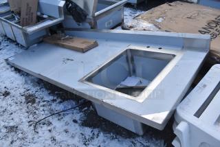 BRAND NEW SCRATCH AND DENT! Regency 600ST3072R Stainless Steel Table w/ Sink Bay. No Legs.