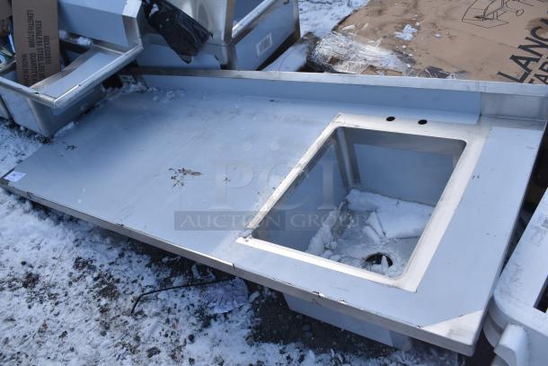 BRAND NEW SCRATCH AND DENT! Regency 600ST3072R Stainless Steel Table w/ Sink Bay. No Legs. - Image 4 of 6