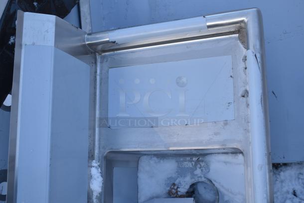 BRAND NEW SCRATCH AND DENT! Regency 600S31014212 58" 16-Gauge Stainless Steel Three Compartment Commercial Sink with Galvanized Steel Legs and 2 Drainboards - 10" x 14" x 10" Bowls - Image 6 of 7