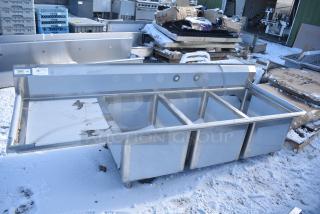 BRAND NEW SCRATCH AND DENT! Regency 600S3182424L Stainless Steel 3 Bay Sink w/ Left Side Drain Board. No Legs.