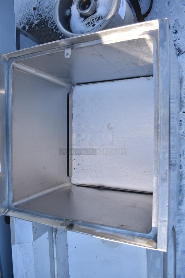 BRAND NEW SCRATCH AND DENT! Regency 600BB2424 24" x 24" Stainless Steel Beer Box with 3" Backsplash - 20 3/4" x 21 3/4" x 18" Bowl - Image 2 of 3