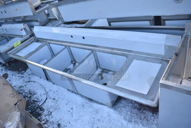 BRAND NEW SCRATCH AND DENT! Steelton 522CS31818LR 90" 18-Gauge Stainless Steel Three Compartment Commercial Sink with 2 Drainboards - 18" x 18" x 12" Bowls. No Legs. - Image 2 of 6