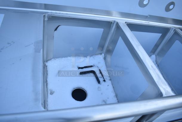 BRAND NEW SCRATCH AND DENT! Regency 600S31620224 100" 16 Gauge Stainless Steel Three Compartment Commercial Sink with Galvanized Steel Legs and 2 Drainboards - 16" x 20" x 12" Bowls. No Legs. - Image 4 of 7