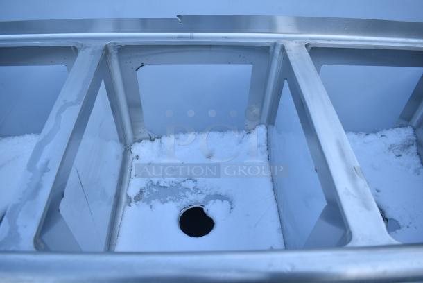 BRAND NEW SCRATCH AND DENT! Regency 600S31620224 100" 16 Gauge Stainless Steel Three Compartment Commercial Sink with Galvanized Steel Legs and 2 Drainboards - 16" x 20" x 12" Bowls. No Legs. - Image 5 of 7