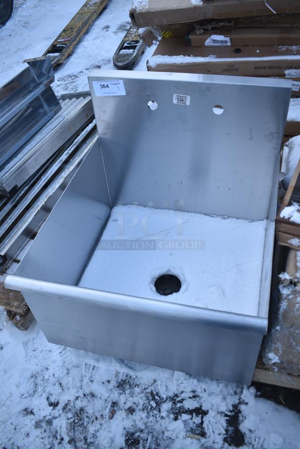BRAND NEW SCRATCH AND DENT! Stainless Steel Single Bay Sink. No Legs. - Image 3 of 3