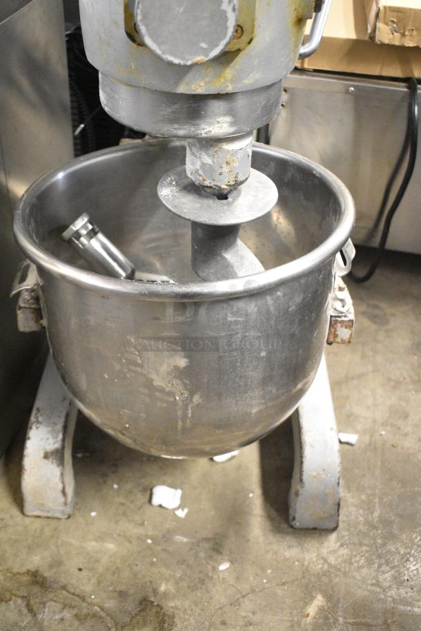Omcan SP-200 Metal Commercial Planetary Dough Mixer w/ Mixing Bowl, Dough Hook and Paddle Attachment. 115 Volts, 1 Phase. Tested and Working! - Image 5 of 8