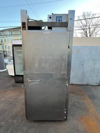 GREAT! Traulsen 30" One Section Reach In Freezer, (1) Solid Door, 115v!