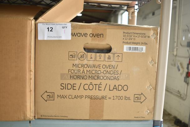 BRAND NEW SCRATCH AND DENT! General Electric GE JEM3072DH1BB 0.7 Cu. Ft. Spacemaker Countertop Microwave Oven. - Image 2 of 5