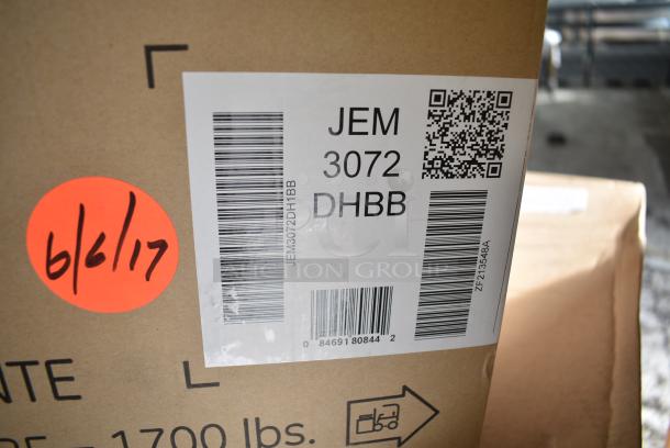 BRAND NEW SCRATCH AND DENT! General Electric GE JEM3072DH1BB 0.7 Cu. Ft. Spacemaker Countertop Microwave Oven. - Image 5 of 5