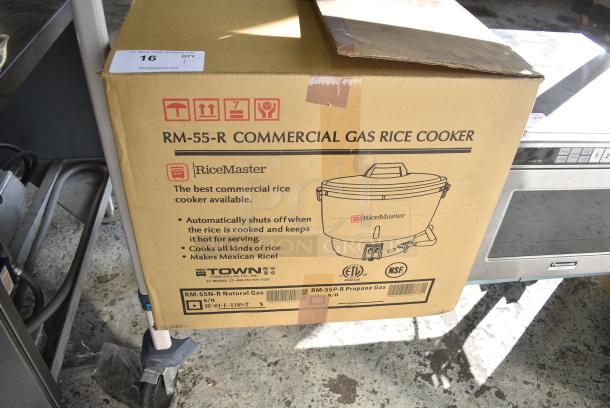 BRAND NEW SCRATCH AND DENT! Town Food Service RM-55N-R 55 Cup RiceMaster Natural Gas Rice Cooker - Image 2 of 5