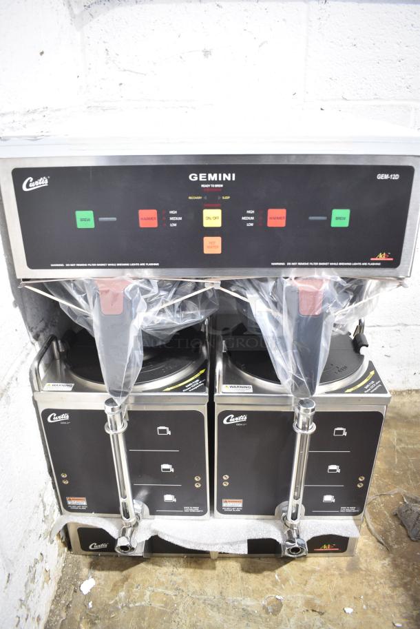 BRAND NEW SCRATCH AND DENT! Curtis GEM-12D-10 Stainless Steel  Gemini Stainless Steel Twin Digital Satellite Coffee Brewer With Servers. 220 Volts, 1 Phase. - Image 3 of 4