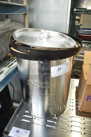BRAND NEW SCRATCH AND DENT! Stainless Steel Pot
