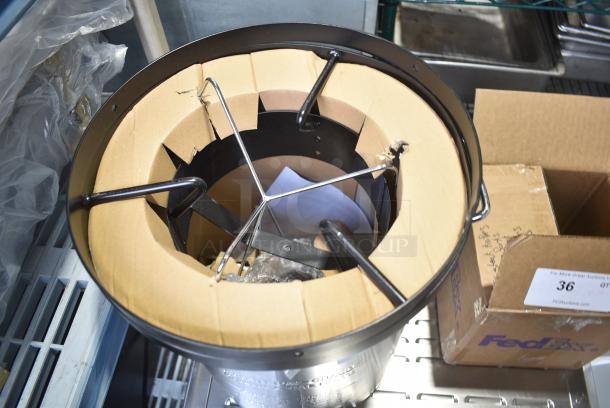 BRAND NEW SCRATCH AND DENT! Stainless Steel Pot - Image 2 of 3
