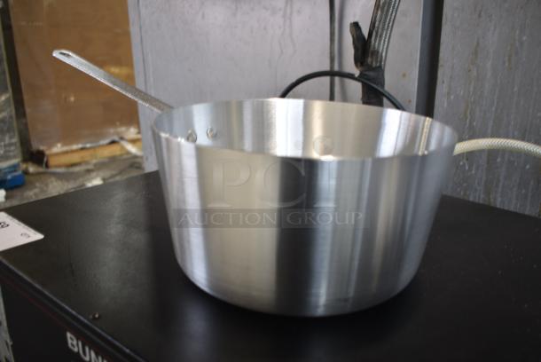 4 BRAND NEW SCRATCH AND DENT! Choice 471SAUC55QT 5.5 Qt. Tapered Aluminum Sauce Pan. 4 Times Your Bid! - Image 4 of 6