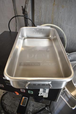 BRAND NEW SCRATCH AND DENT! Vollrath 68366 Wear-Ever 11.25 Qt. Aluminum Roasting Pan with Handles - 19 3/4" x 10 7/8" x 3 5/8"