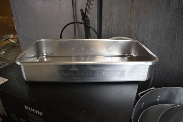 BRAND NEW SCRATCH AND DENT! Vollrath 68366 Wear-Ever 11.25 Qt. Aluminum Roasting Pan with Handles - 19 3/4" x 10 7/8" x 3 5/8" - Image 3 of 5