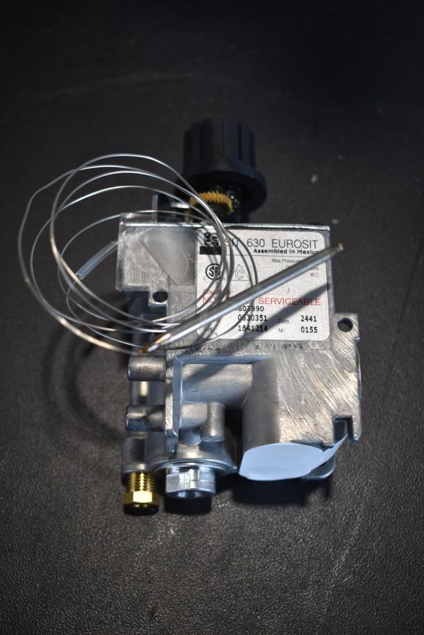 BRAND NEW SCRATCH AND DENT! Regency 600HCWWS Hot and Cold Mixing / Washdown Station with Mixing Valve, Hose Rack, and Thermometer, 27040235 Continental Refrigerator 40235 Defrost Timer, 2404523006 Garland / US Range CK4603990 Sit Oven Control 1.0Mm - Image 8 of 14