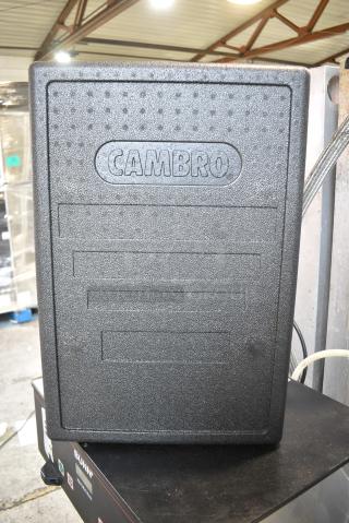 BRAND NEW SCRATCH AND DENT! Cambro Black Insulated Food Case.