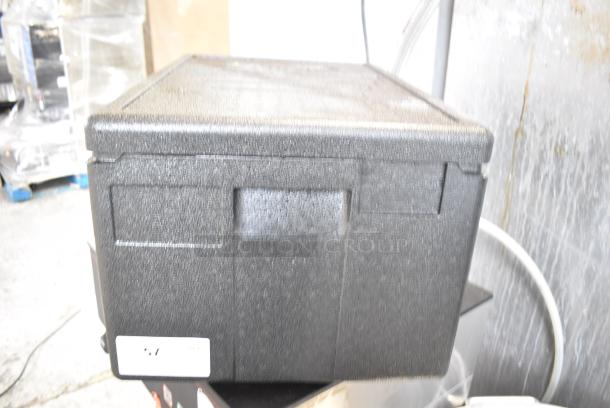 BRAND NEW SCRATCH AND DENT! Cambro Black Insulated Food Case. - Image 3 of 6
