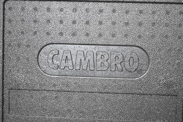 BRAND NEW SCRATCH AND DENT! Cambro Black Insulated Food Case. - Image 4 of 6