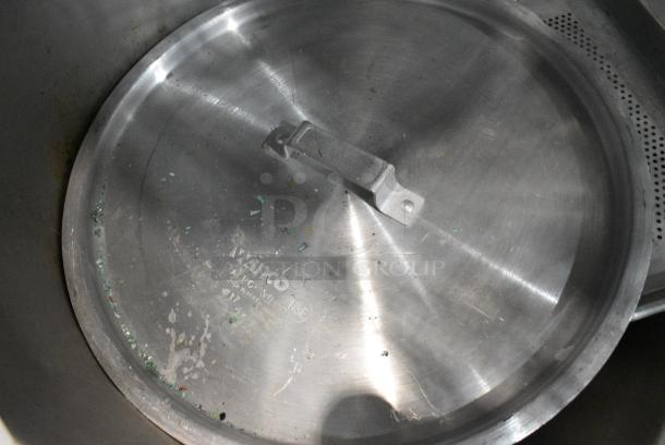 10 Various Metal Items Including Lid and Bun Baking Pans. 10 Times Your Bid! - Image 3 of 4