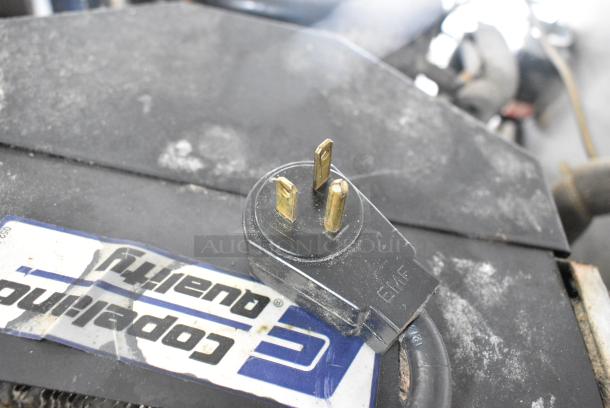 Traulsen G22010 Stainless Steel Commercial 2 Door Reach In Freezer. 115 Volts, 1 Phase. Tested and Working! - Image 8 of 9