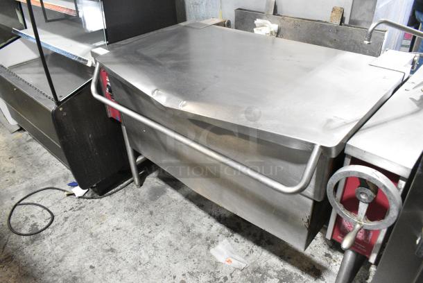 Southbend BGLT-40 Stainless Steel Commercial Floor Style Natural Gas Powered 40 Gallon Manual Tilting Braising Pan. 100,000 BTU. - Image 2 of 9