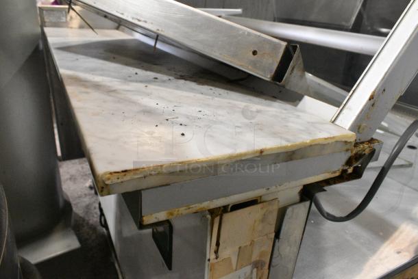 Royal TM04LSC Metal Commercial Floor Style Deli Display Case Merchandiser. Tested and Powers On But Does Not Get Cold - Image 5 of 9