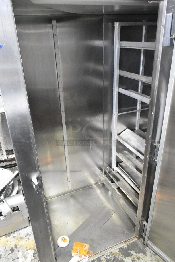 Traulsen RRI 2-32 LUT Stainless Steel Commercial 2 Door Roll In Pan Rack Cooler w/ 1 Metal Pan Rack. 115/208 Volts, 1 Phase. - Image 3 of 8