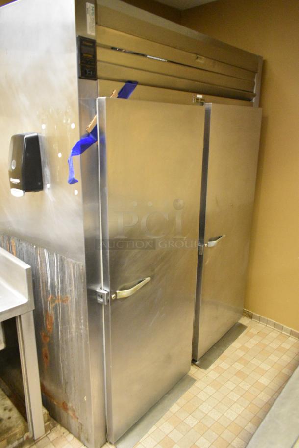 Traulsen RRI 2-32 LUT Stainless Steel Commercial 2 Door Roll In Pan Rack Cooler w/ 1 Metal Pan Rack. 115/208 Volts, 1 Phase. - Image 7 of 8