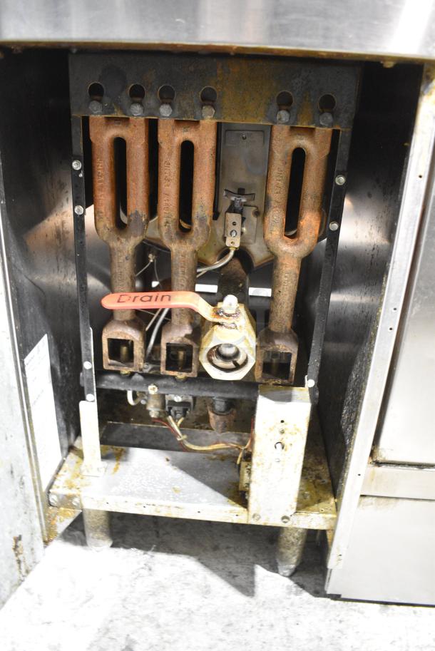 American Range AF-35/50 Stainless Steel Commercial Floor Style Natural Gas Powered Deep Fat Fryer w/ 2 Metal Fry Baskets. 40,000 BTU. - Image 5 of 6
