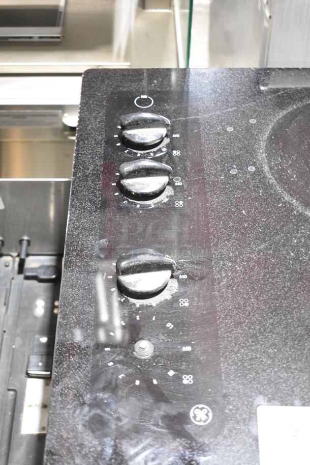 General Electric GE JP340BOC1BB 4 Burner Induction Range. 208/240 Volts. - Image 2 of 5