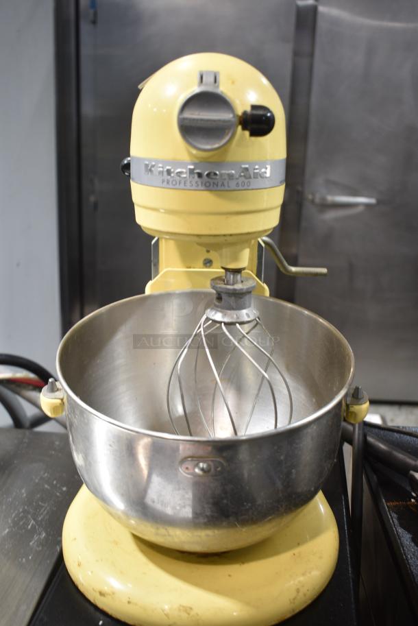 KitchenAid KP26M10XQ2MY Professional 600 Metal Countertop Planetary Dough Mixer w/ Stainless Steel Mixing Bowl and Whisk Attachment. 115 Volts, 1 Phase. Tested and Powers On But Parts Do Not Move - Image 2 of 6