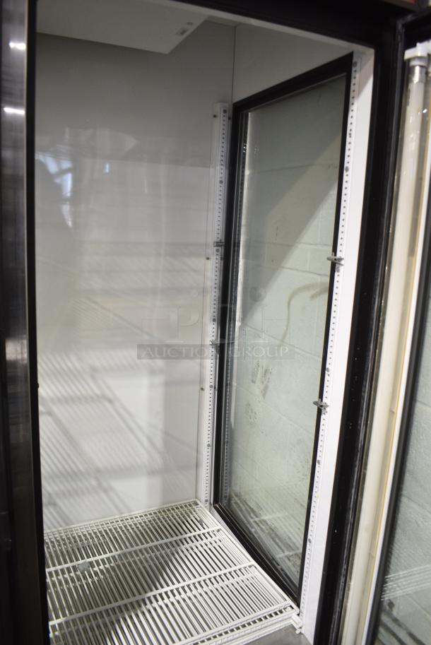 True GDM-49 Metal Commercial 2 Door Reach In Cooler Merchandiser w/ Poly Coated Racks. 115 Volts, 1 Phase. Tested and Working! - Image 4 of 5