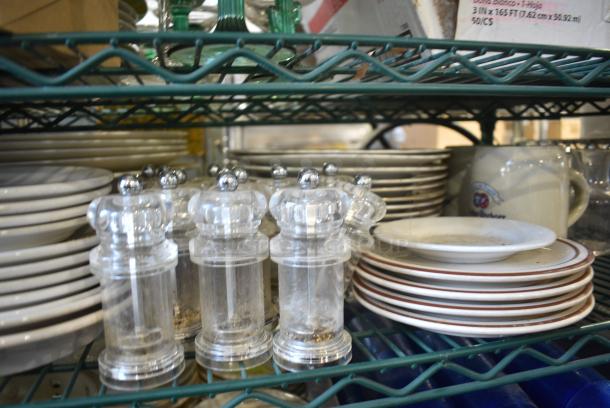 ALL ONE MONEY! Tier Lot of Various Items Including Ceramic Dishes and Vases - Image 4 of 5
