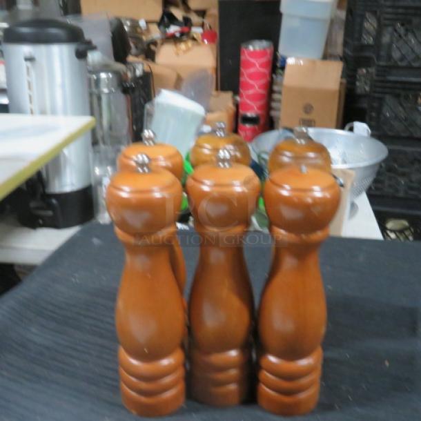 Wooden Salt/Pepper Shaker. 6XBID - Image 1 of 1