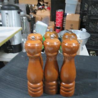 Wooden Salt/Pepper Shaker. 6XBID