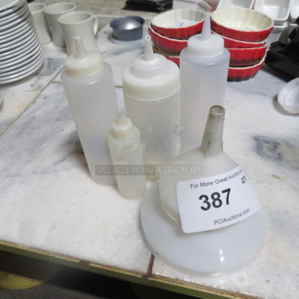 One Lot Of Misc Plasticware. - Image 1 of 1
