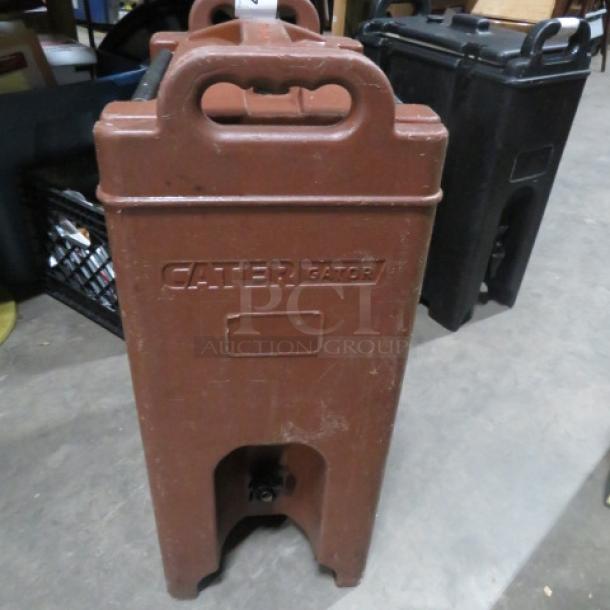 One Cater Gator Portable Drink Dispenser. - Image 1 of 2