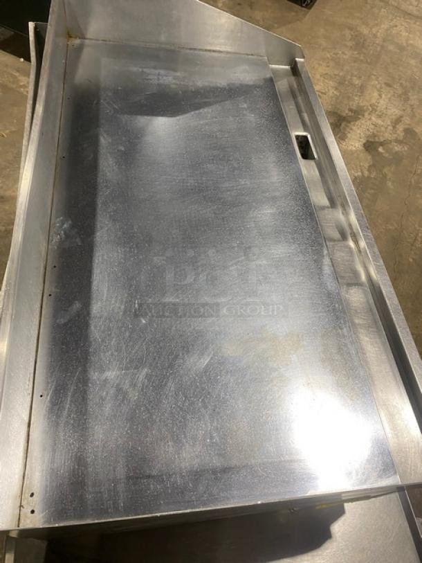 GREAT! Lang Commercial Stainless Steel Natural Gas Powered 48" Countertop Mirror Shine Highly Polished Chrome Top Flat Griddle! With Thermostatic Controls! Model: 148SC-NAT-SH SN: GT2481218A0011! 120V 1 Phase! On Legs! - Image 5 of 8
