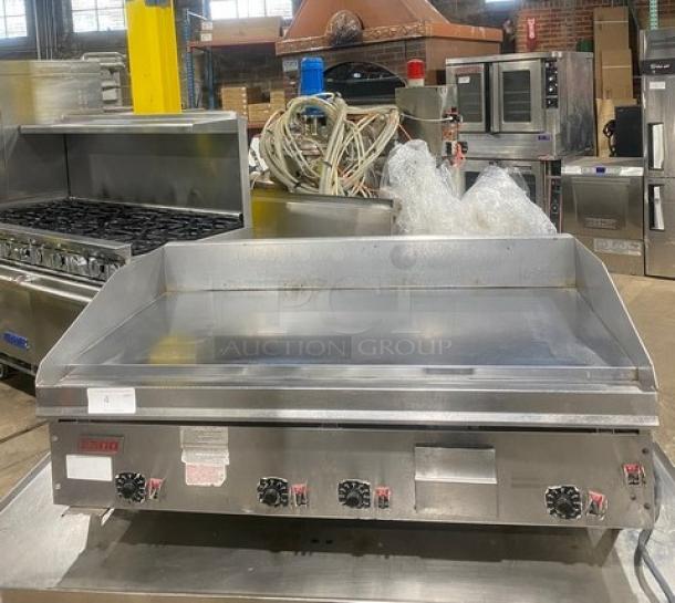 GREAT! Lang Commercial Stainless Steel Natural Gas Powered 48" Countertop Mirror Shine Highly Polished Chrome Top Flat Griddle! With Thermostatic Controls! Model: 148SC-NAT-SH SN: GT2481218A0011! 120V 1 Phase! On Legs! - Image 1 of 8