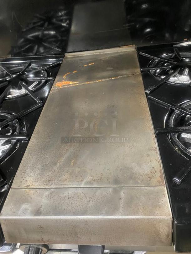 Garland Commercial Stainless Steel Natural Gas Powered 4 Burner Range/Center Flat Griddle & Oven Combo! With Back Splash & Garland Natural Gas Powered Overhead Salamander Broiler/Cheese Melter! On Legs! - Image 7 of 10
