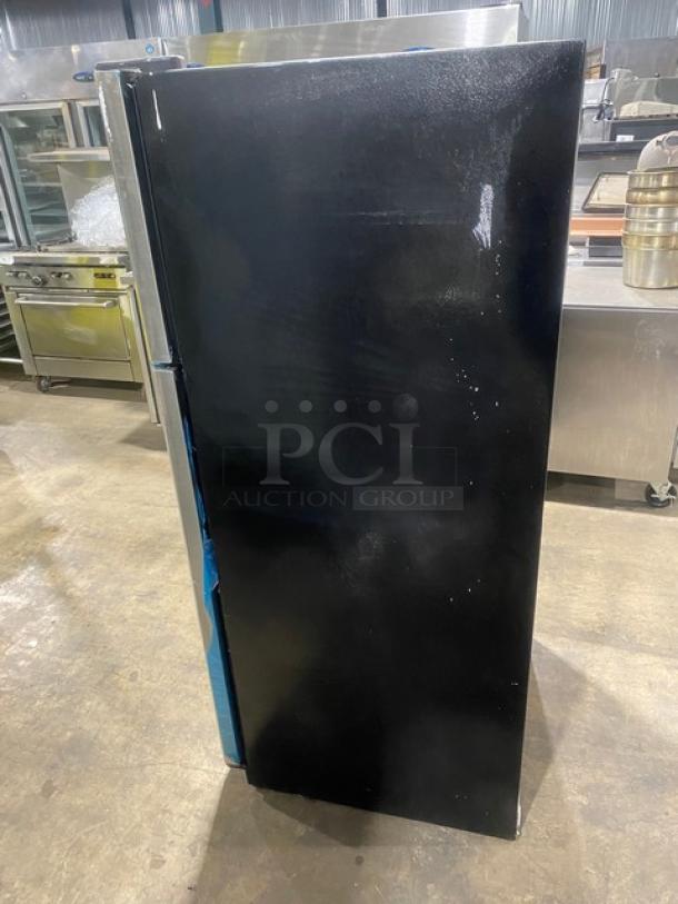 Frigidaire By Electrolux Home Products Commercial Stainless Steel Dual Section Reach In Refrigerator/Freezer Combo! With Clear Drawers & Adjustable Shelves! Model: FFTR1821QS3 SN: BA60512204! 115V 1 Phase! - Image 4 of 9