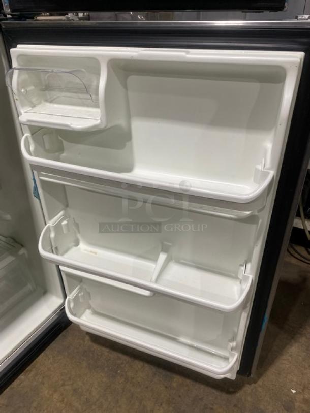 Frigidaire By Electrolux Home Products Commercial Stainless Steel Dual Section Reach In Refrigerator/Freezer Combo! With Clear Drawers & Adjustable Shelves! Model: FFTR1821QS3 SN: BA60512204! 115V 1 Phase! - Image 7 of 9
